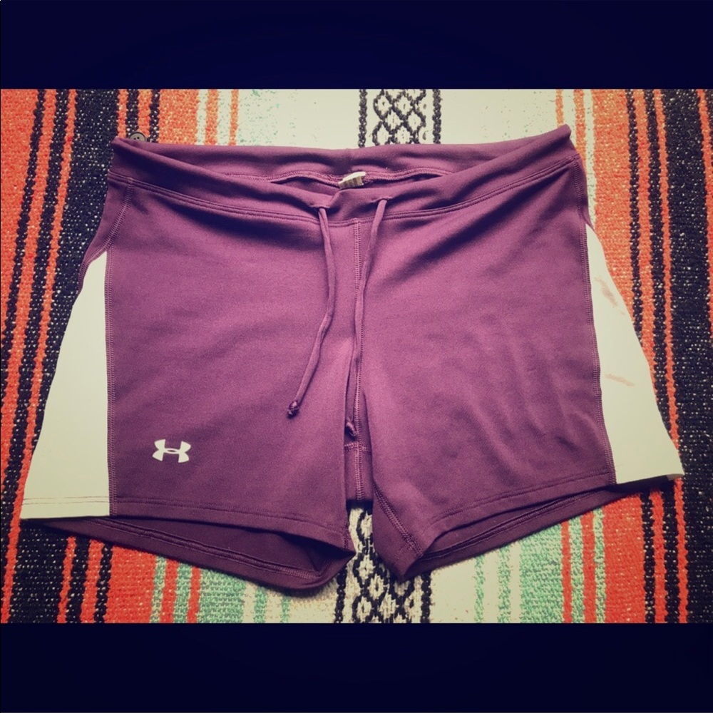 Under armour yoga short! ✨✨ NEW